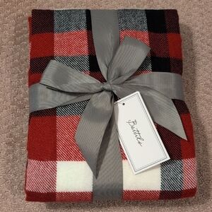 Black And Red Plaid Throw Blanket NWT